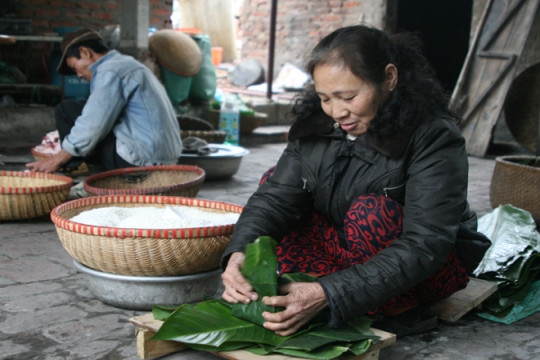 Là ng gói bánh chưng 'tưng bừng' giáp Tết