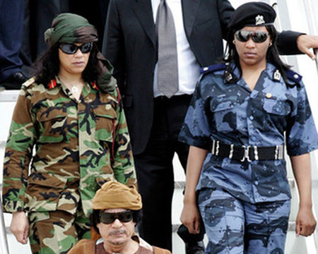Những bí ẩn đằng sau đội nữ cận vệ đồng trinh của Gaddafi