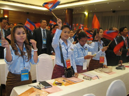 Hơn 500 thanh niên Việt Nam “ Là o “ Campuchia gặp gỡ hữu nghị tại Hà  Nội