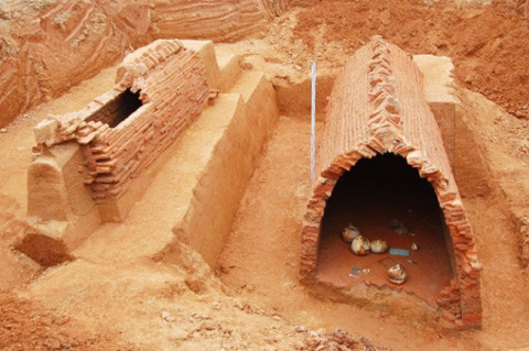 Bí ẩn về hai ngôi mộ cổ ở Ciputra