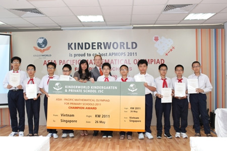 10 thí sinh Việt Nam lọt và o VCK kử³ thi Olympic toán học 