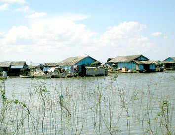 Lênh đênh phận tha phương