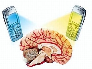 9 cách sử­ dụng điện thoại tránh bị ung thư