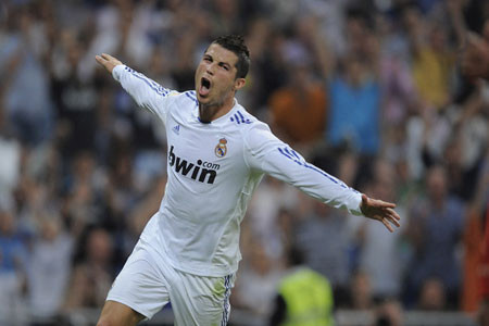 C. Ronaldo đòi yêu sách 400.000 bảng/tuần để gia nhập Man City