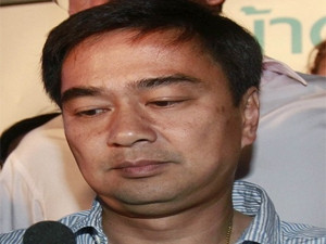 à”ng Abhisit nhận thất bại trong cuộc tổng tuyển cử­