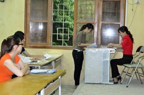 Hơn 300.000 thí sinh đến là m thủ tục dự thi cao đáº³ng