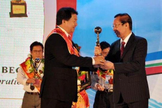 PVFCCo nhận giải thưởng Doanh nghiệp tiêu biểu ASEAN năm 2011