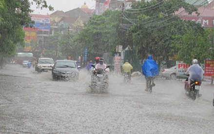 Mưa to tại miửn Trung, lũ lớn trên sông miửn Nam