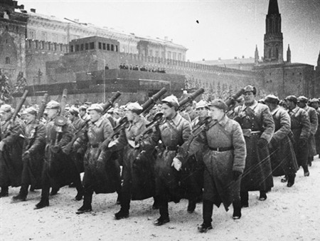  94 năm Cách mạng Tháng Mười Nga: Cuộc duyệt binh huyửn thoại