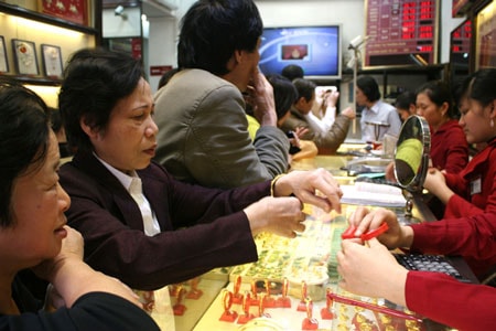 Giá và ng lại 'nhảy múa' sau giử mở phiên