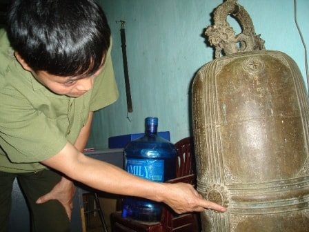 Lạ lùng chuông cổ bỗng... nặng ngà n cân khiến trộm hãi hùng