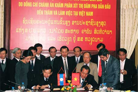 Chánh án TANDTC Việt Nam hội đà m với Chánh án TANDTC Là o