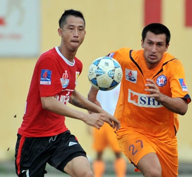 Những quả 'bom tấn' xịt ở phút chót tại V.League 