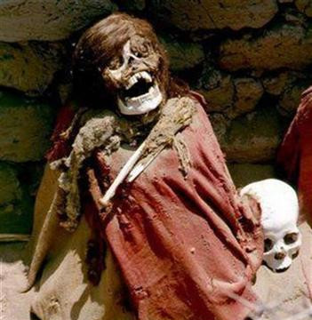 Rùng mình xem những ngôi mộ xác ướp ở Peru
