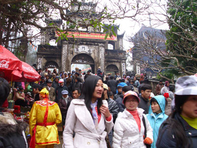 Khoảng 5 vạn lượt du khách tham gia Lễ khai hội Chùa Hương