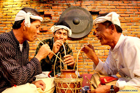 Báo nước ngoà i viết vử văn hóa uống rượu của người Việt