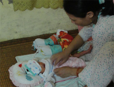 Hà  Nội: Sản phụ sinh con sau... 2 năm mang bầu