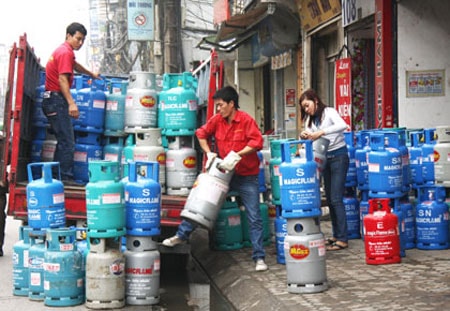 Giá gas tăng 11.000-12.000 đồng/bình 12 kg