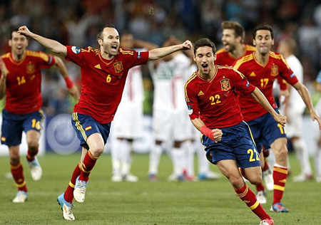 Tây Ban Nha già nh vé chung kết qua 'đấu súng'