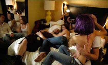 Kinh hoà ng kiểu sex bầy đà n của giới trẻ
