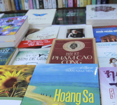 Sách vử biển Đông thu hút giới trẻ