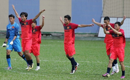 Chuyện lạ bóng đá Việt Nam: Nộp tiửn lên tuyển