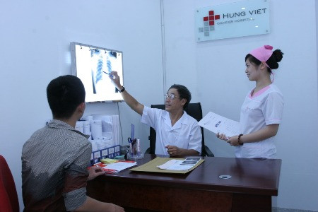 Bệnh viện Ung bướu Hưng Việt khám bệnh miễn phí cho gia đình chính sách tại 34 phường