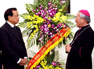 Bí thư Thà nh ủy Phạm Quang Nghị thăm, chúc mừng Tòa Giám mục Hà  Nội 