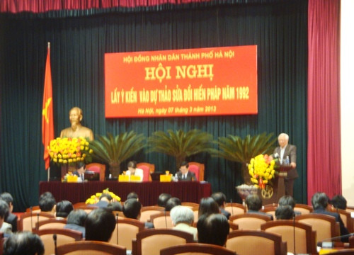 Đại biểu HĐND TP Hà  Nội đóng góp ý kiến và o Dự thảo sử­a đổi Hiến pháp 1992