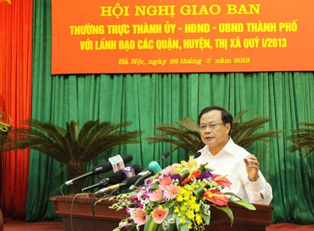 Còn hội họp nhiửu, gây lãng phí thời gian và  kinh phí