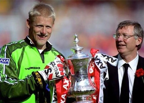 Thủ môn huyửn thoại Peter Schmeichel sắp đến Việt Nam