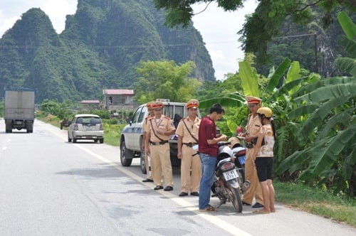 CSGT Lạng Sơn mở đợt tổng kiểm tra xe khách, mô tô