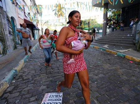 Người hâm mộ Brazil tiếp tục gây bạo loạn để phản đối World Cup