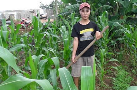 Cả buôn rộn rà ng vì lần đầu tiên có thủ khoa đại học