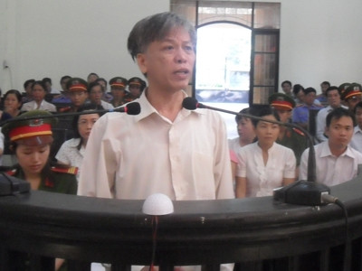 Cựu Giám đốc Vietinbank Trà  Vinh khai biếu tiửn sếp