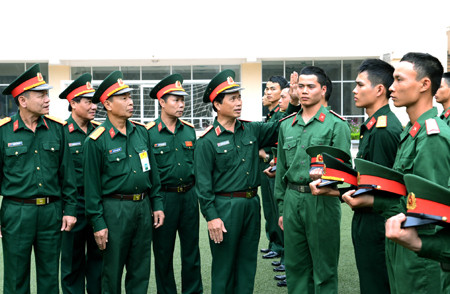 Bộ trưởng Phùng Quang Thanh: Từ 1.4, hạ sĩ quan, chiến sĩ cắt tóc 3 phân