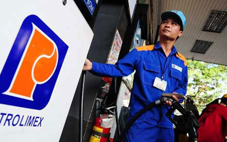 Liên tục kêu lỗ, Petrolimex vẫn lãi gấp 2,5 lần từ kinh doanh xăng dầu trong 2013