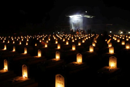 Lễ thắp nến tri ân các anh hùng liệt sĩ tại tỉnh Hà  Giang