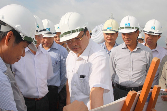 Phó Thủ tướng Hoà ng Trung Hải kiểm tra dự án cao tốc Hà  Nội-Hải Phòng