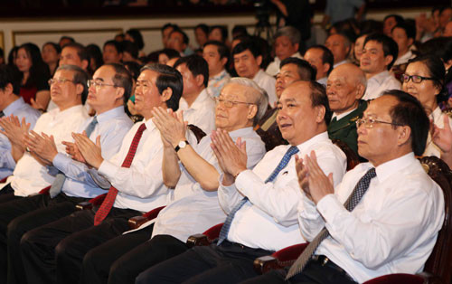 Di chúc của Chủ tịch Hồ Chí Minh đã soi đường cho dân tộc ta vượt qua mọi khó khăn, thử­ thách