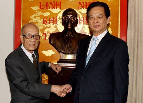 Thủ tướng Nguyễn Tấn Dũng mừng thọ GS Vũ Khiêu