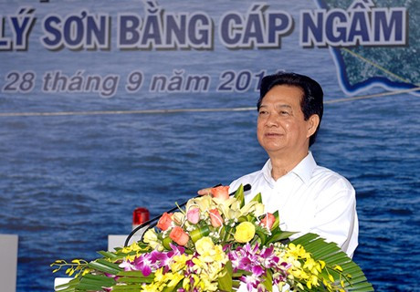 Thủ tướng dự lễ khánh thà nh dự án cấp điện cho Lý Sơn