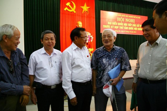 Bí thư Thà nh ủy Hà  Nội Phạm Quang Nghị tiếp xúc cử­ tri quận Đống Đa