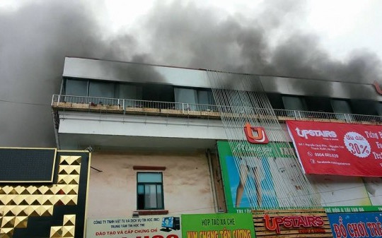 Hà  Nội: Cháy lớn tại khu "liên hợp" quán cà  phê, sà n khiêu vũ