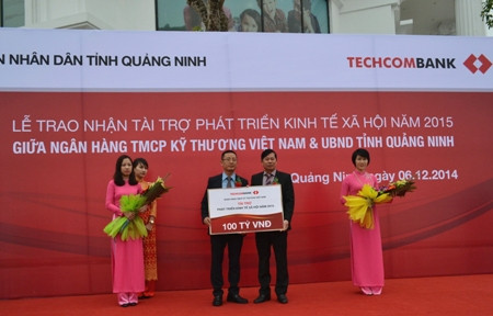 Techcombank trao tà i trợ 100 tỷ đồng cho tỉnh Quảng Ninh