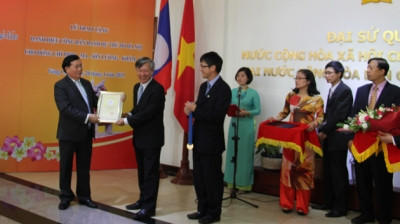 Trao tặng Danh hiệu Công dân danh dự Thủ đô Hà  Nội cho công dân Là o