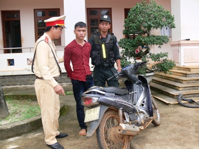 CSGT tỉnh Đăk Nông bắt đối tượng nghiện ma túy trộm cắp xe máy