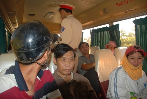 CSGT Đắk Nông bắt giữ các đối tượng trộm cắp tà i sản trên đường lẩn trốn