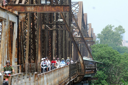 Cầu Long Biên và o đợt tu sử­a lớn nhất lịch sử­