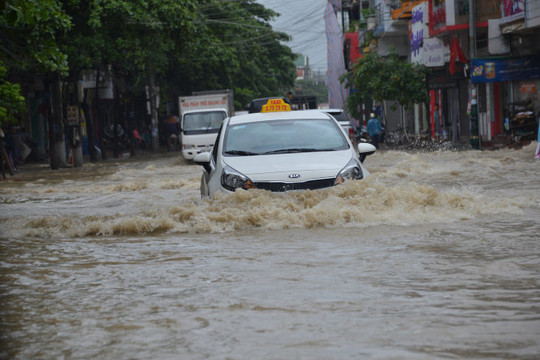Thủ tướng yêu cầu khẩn trương khắc phục hậu quả mưa lũ Quảng Ninh